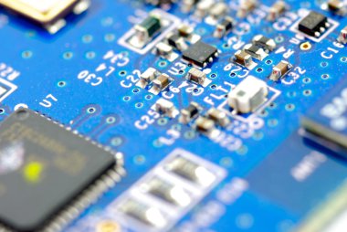 Elektronik komponentler ve cihazlar