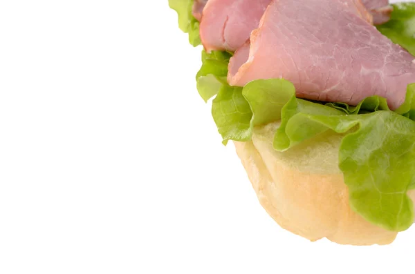 Sandwich sano con insalata verde e prosciutto affumicato isolato su whi — Foto Stock