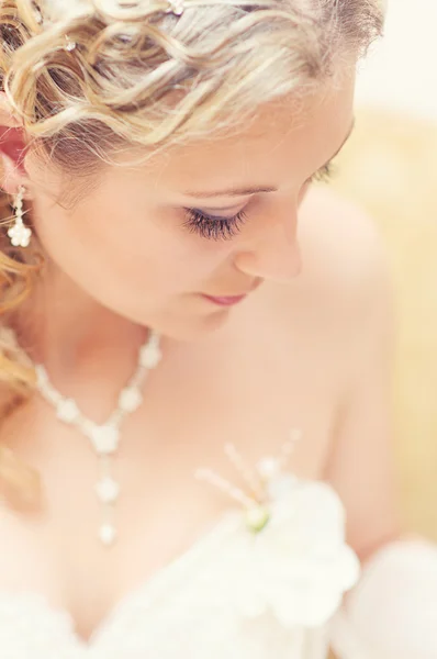 Portrait of attractive bride — Stock Photo, Image