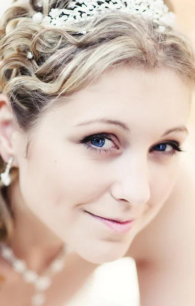 Portrait of attractive bride — Stock Photo, Image