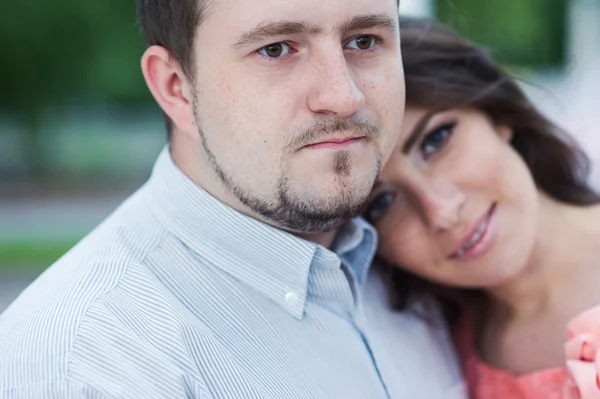 Portrait de jeune couple amoureux — Photo