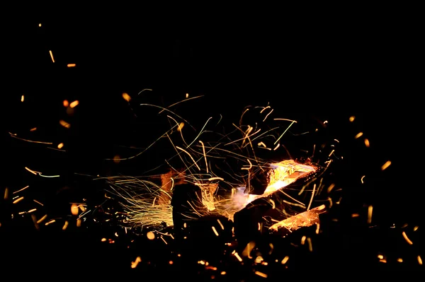 Hořící dřevo v krbu — Stock fotografie