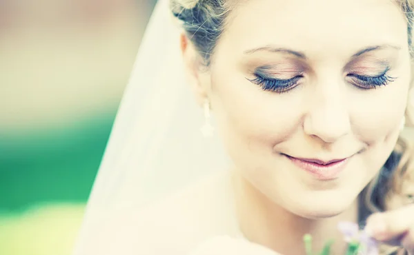 Portrait of attractive bride — Stock Photo, Image