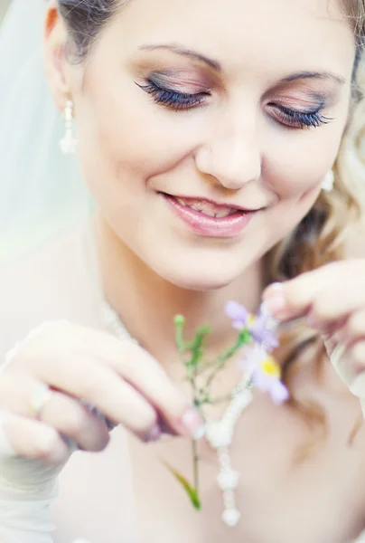 Portrait of attractive bride — Stock Photo, Image