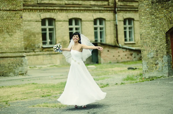 Привлекательная невеста — стоковое фото