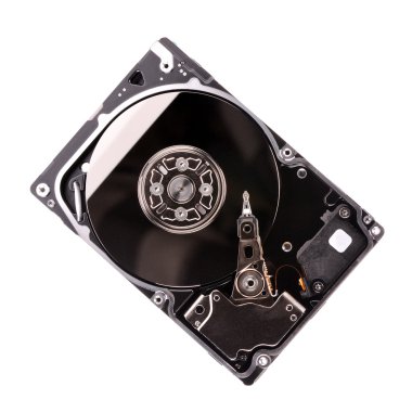 Beyaz arka plan üzerinde izole açık bilgisayar sabit disk