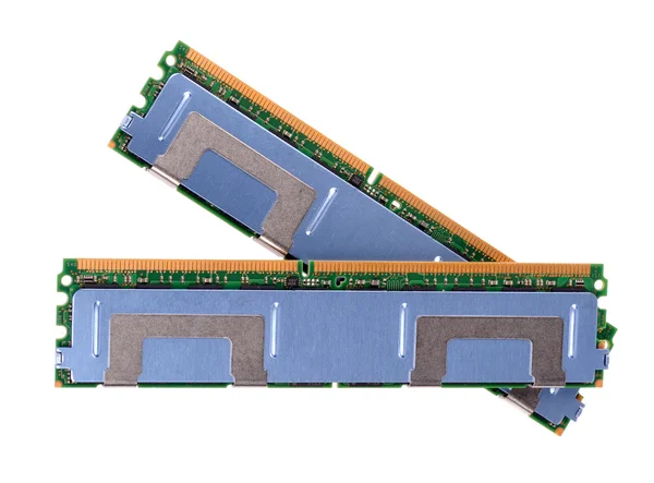 Kit de módulos de memória do computador em fundo branco isolado — Fotografia de Stock