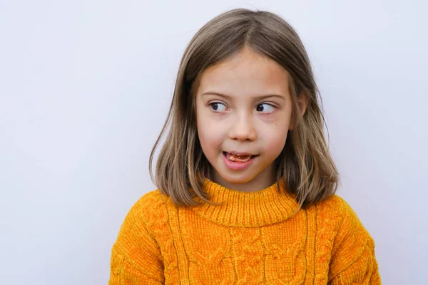 Портрет Маленькой Девочки Студии Конфетами — стоковое фото
