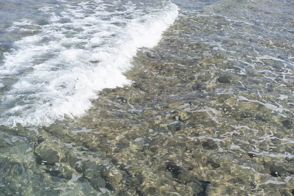 Ζωτικές Σημαδούρες Επιπλέουν Στη Γαλάζια Θάλασσα — Φωτογραφία Αρχείου