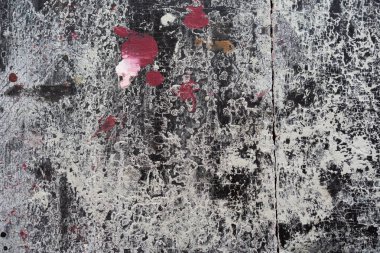 Kirli zemin boyayla boyanmış.