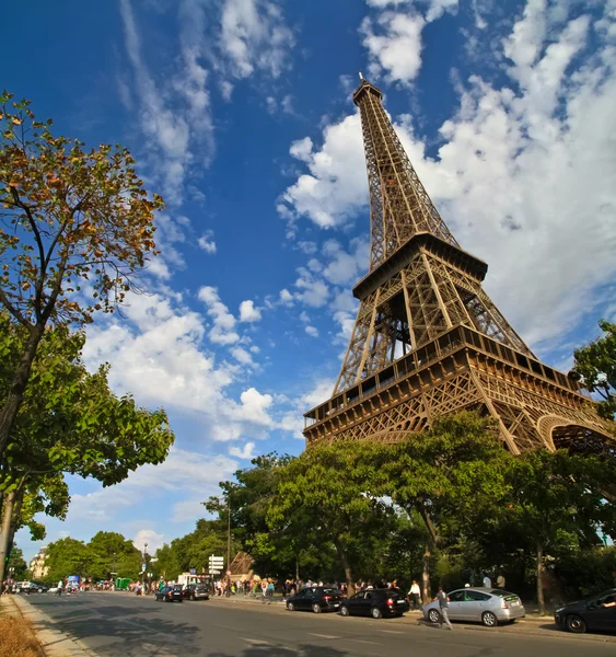 Πύργος του Άιφελ Παρίσι στη Γαλλία κατά τη διάρκεια ηλιόλουστη ημέρα — Φωτογραφία Αρχείου