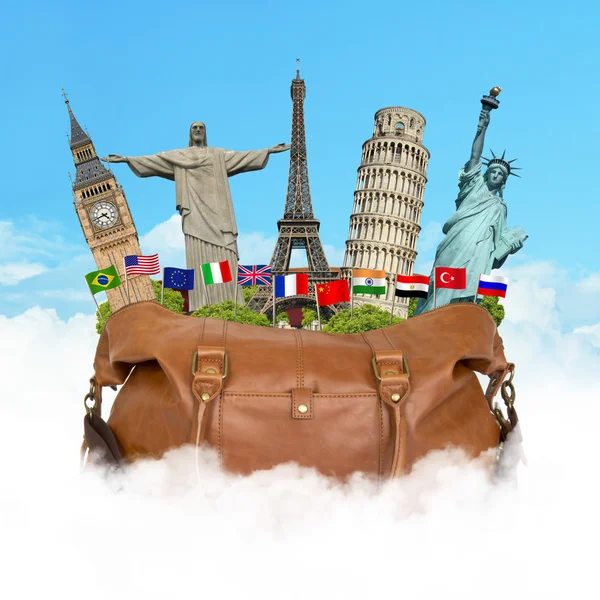 Utazás a világ műemlékek táska-koncepció — Stock Fotó