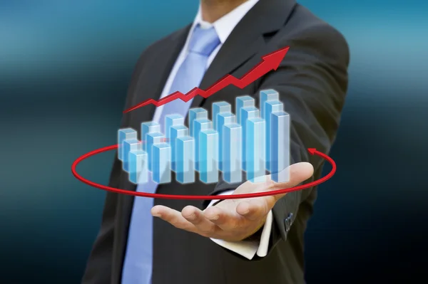 Geschäftsmann verwendet ein digitales Diagramm während einer Besprechung — Stockbild Geschäftsmann Graphik Konzept — Stockfoto