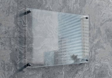 Duvar maketinde boş saydam cam levha. Mermer dokudaki boş bir plastik iş tabelasının kalıbı. 3B görüntüleme