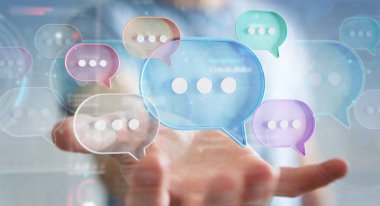 Dijital renkli konuşma baloncukları kullanan bir iş adamı. Kullanıcı elinde asgari sohbet ya da sosyal medya mesajları yüzüyor. 3B görüntüleme