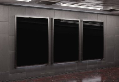 Yeraltı metro duvarında üç tane dikey reklam panosu var. Üç boyutlu reklam tablosu, tren istasyonunun iç mekânına istifçilik.
