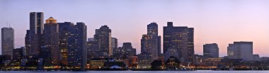 Ayrıntılar, reklam panoları ve büyük görüntüler için ideal 1 - büyük panorama biçimi ile lots iskelesinden günbatımında Boston manzarası