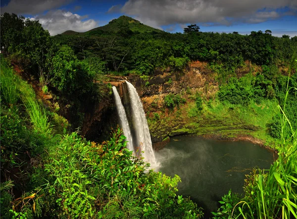 The Wailua falls tundering down into a quiet pool. Kauai, Hawai — Stock Photo, Image