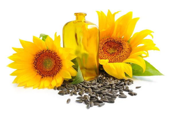 Olej słonecznikowy jest z kwiatów słonecznika i ziarna na białym tle — Zdjęcie stockowe