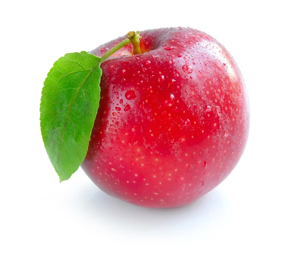 Pomme rouge mûre avec une feuille sur fond blanc — Photo