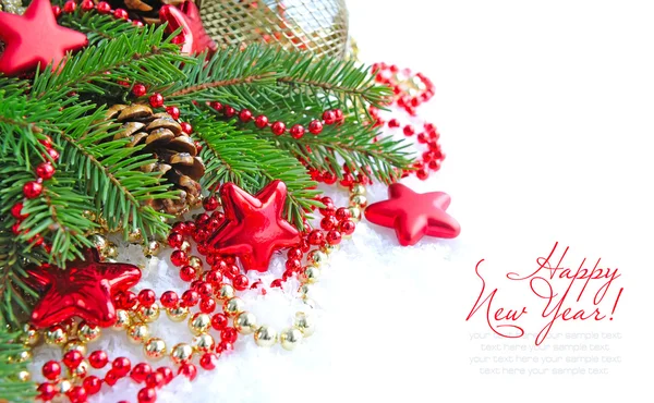 Рождественские украшения из безделушек с ветвями ели и образца текста — стоковое фото