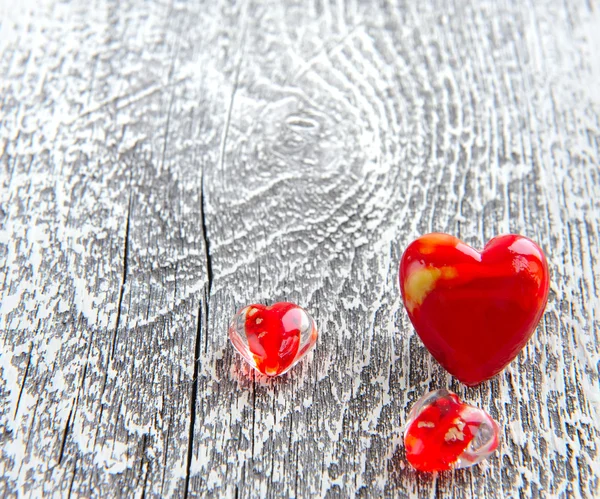 Fond Saint-Valentin. Coeur rouge sur fond en bois — Photo