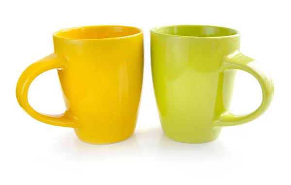 Две чашки чашки на белом фоне — стоковое фото