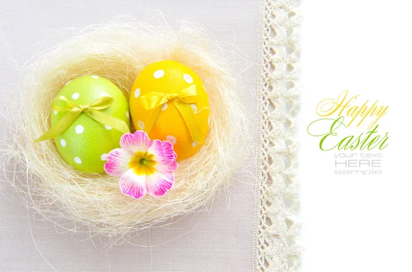 Ovos de Páscoa coloridos - composição de Páscoa (com texto fácil removível ) — Fotografia de Stock
