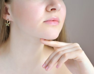 Güzel genç kadının yüz parçası