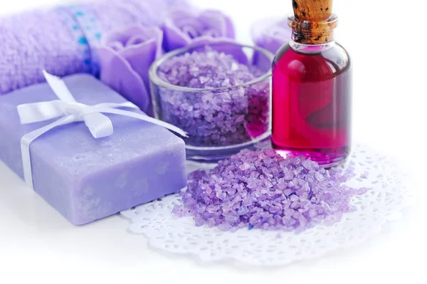 Lavendelöl, Seife und Meersalz. Spa-Konzept — Stockfoto