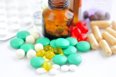 renk hap ve tıp şişe