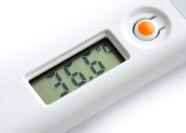 Elektronik vücut termometresi sağlıklı insan vücudunun sıcaklığı 36.6 notlar c (santigrat) görüntüleniyor. yakın çekim