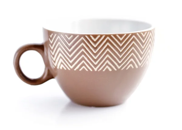 Tasse brune sur fond blanc — Photo