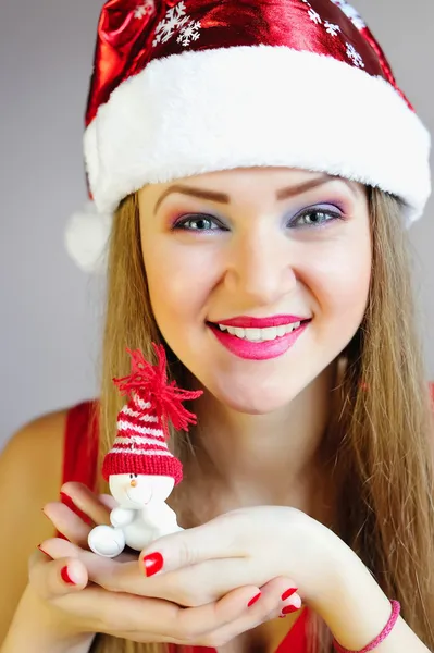 Attractive young woman holding small Snowman — Stock Photo, Image