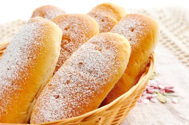 tatlı krema ile İtalyan ekmeği