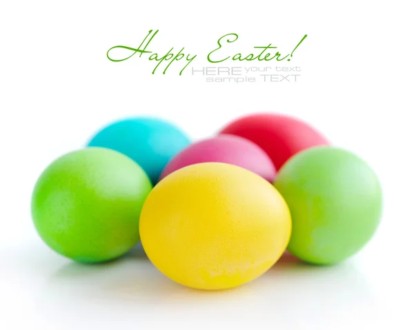 Barevné velikonoční vajíčka izolovaných na bílém pozadí — Stock fotografie