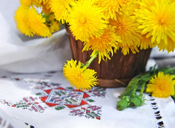 Bouquet of dandelions in a basket — Stock Photo, Image