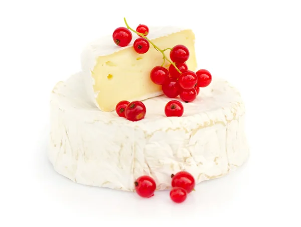 Camembert cheese with red currants isolated on white — Stock Photo, Image