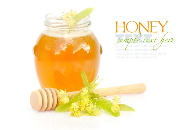 白の背景にリンデンの花を持つ新鮮な蜂蜜の瓶 — ストック写真