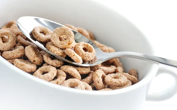 Anillos de cereales de chocolate en cuenco — Foto de Stock