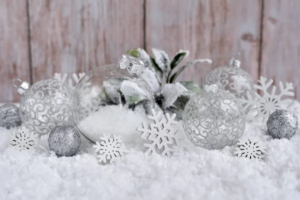Kompozycja Świąteczna Świątecznymi Dekoracjami Śniegu Kartka Świąteczna Lub Noworoczna — Zdjęcie stockowe
