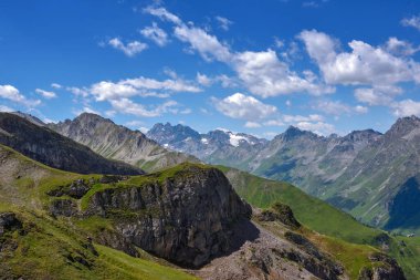 Rocky tepeleri Tirol Alpleri 'nde. Manzaralı dağ manzarası. Avusturya. Avrupa