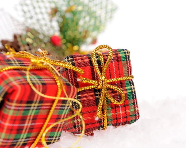 Regalos aislados en blanco — Foto de Stock