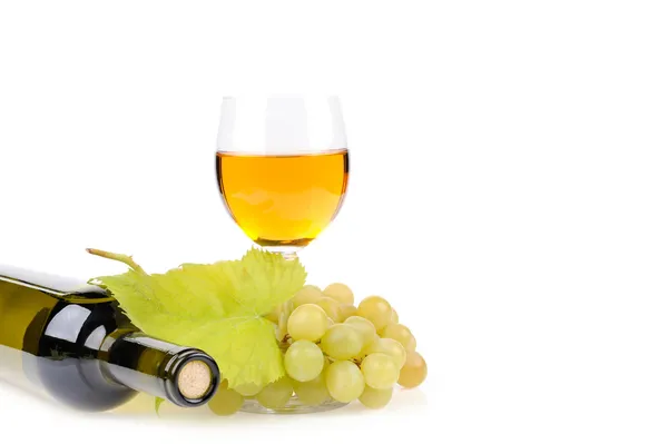 Wine bottle, glass and grapes — Stock Photo, Image