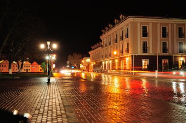 gizemli sokak fenerler gece havai fişek ile birlikte