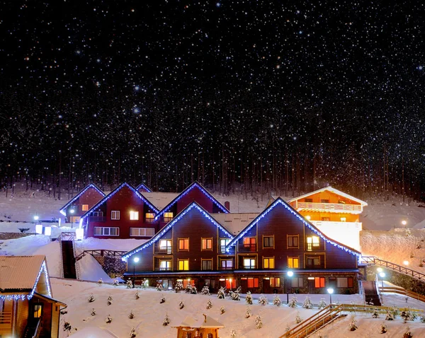 Casa decorada con luces de Navidad —  Fotos de Stock