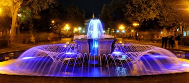 Geceleri renkli su Çeşmesi