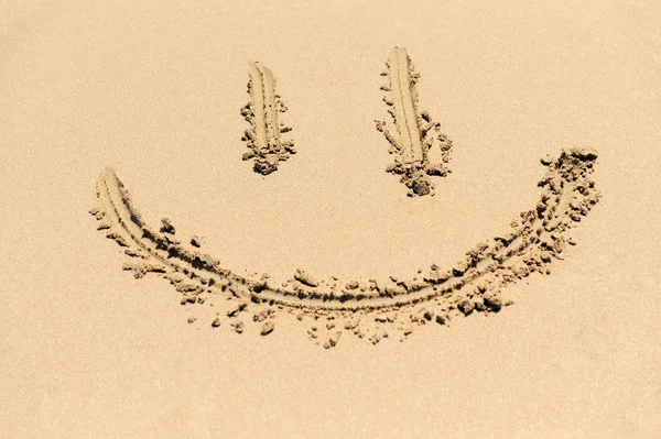 Smiley drawing on a sand — Stock Photo, Image