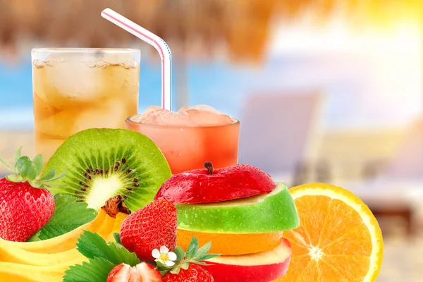 Mélange de fruits et cocktail — Photo