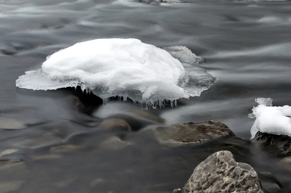 Rivière d'hiver — Photo